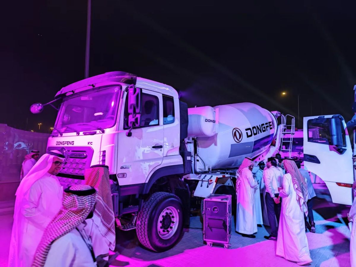 Dongfeng KC concrete mixer truck for ready-mix delivery