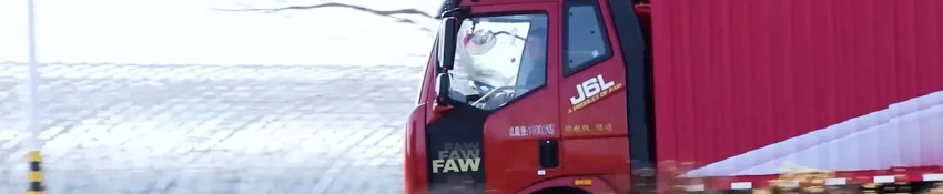FAW J6L 4x2 box cargo truck in red - additional view 2