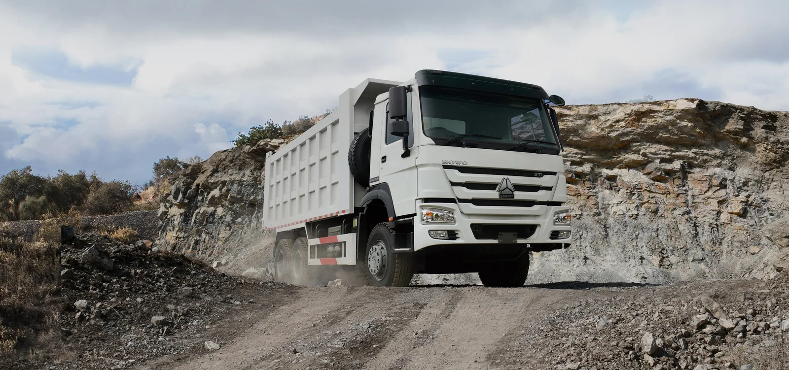SINOTRUK HOWO-7 8x4 dump truck for bulk earthmoving - additional view 2