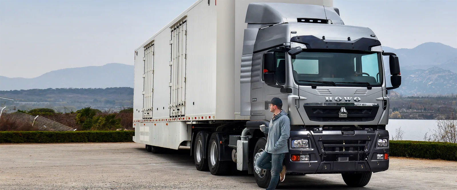 SINOTRUK HOWO TX 8x4 dump truck for aggregate transport - additional view 2