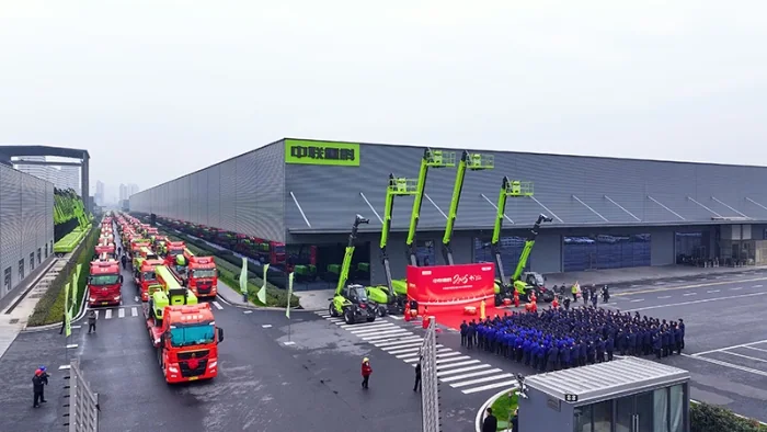 Zoomlion ZT160HEV mining trucks at an official delivery ceremony